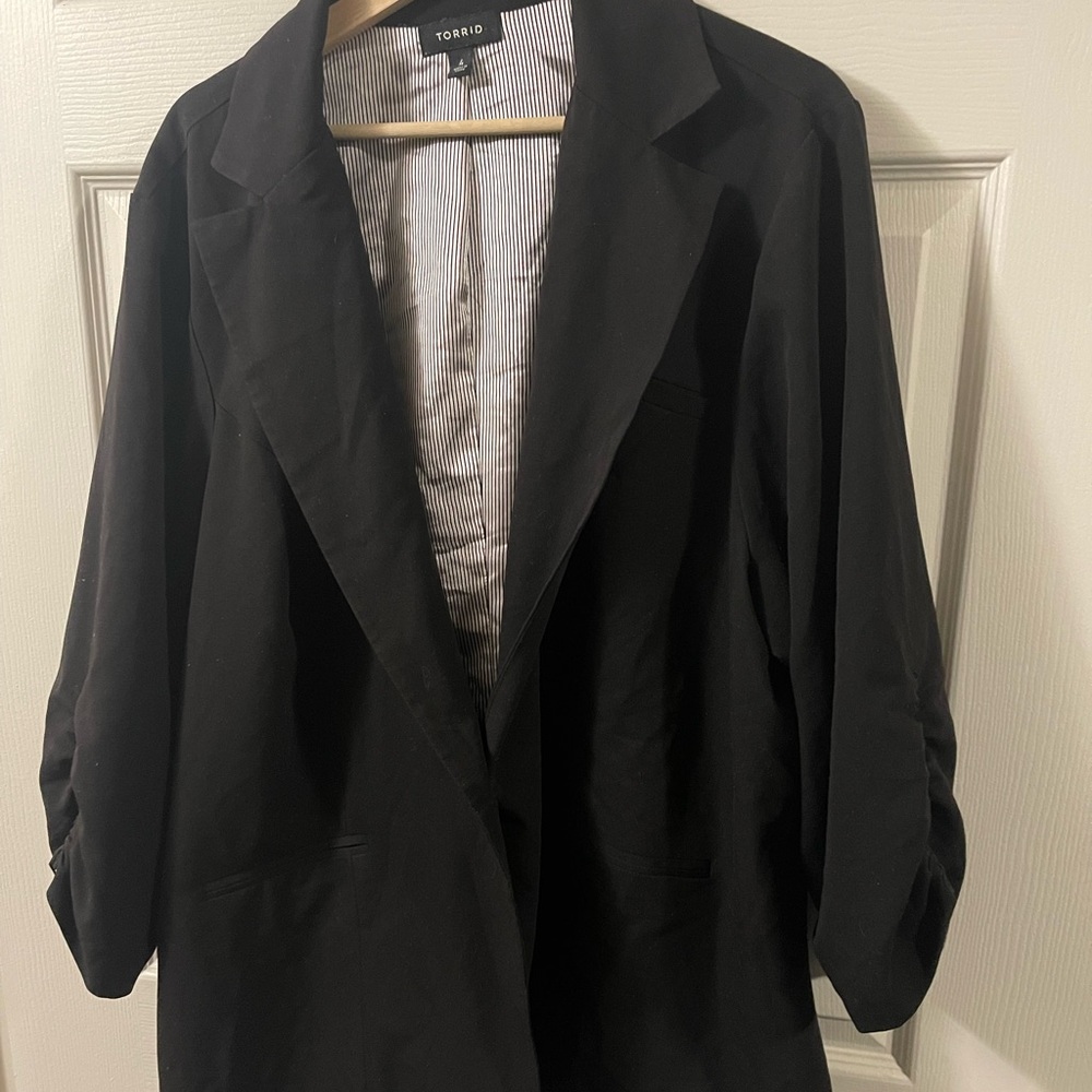 TORRID Women's Blazer Jacket 4x Solid Black Button Up 3/4th Sleeve Ruched